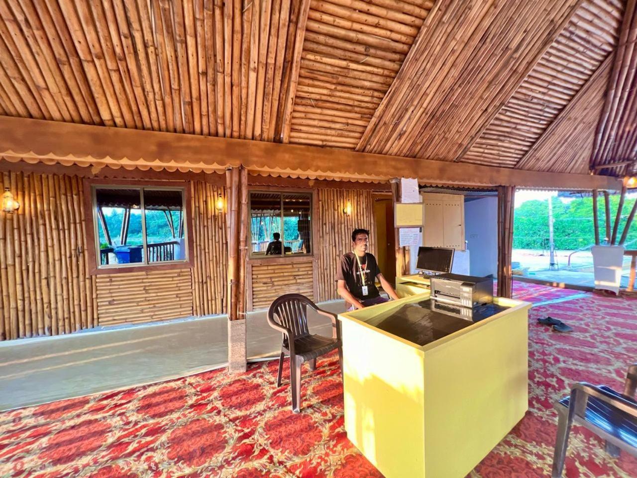 La Pahi Palace- Banquet And Resort Sakri East Esterno foto