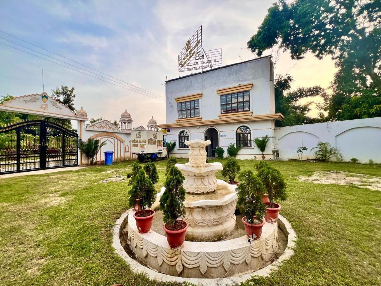 La Pahi Palace- Banquet And Resort Sakri East Esterno foto