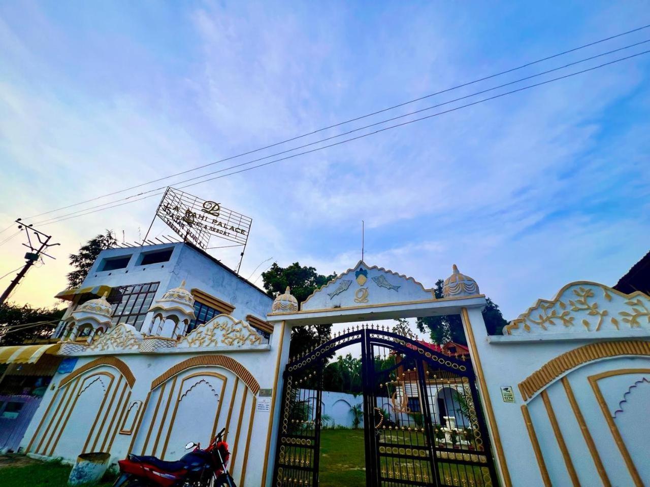 La Pahi Palace- Banquet And Resort Sakri East Esterno foto
