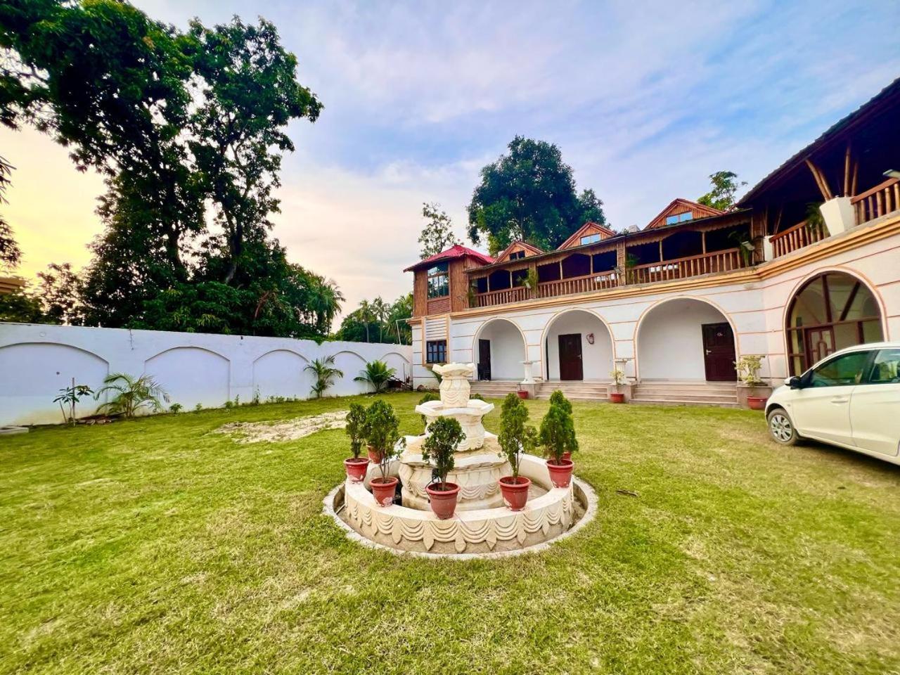 La Pahi Palace- Banquet And Resort Sakri East Esterno foto