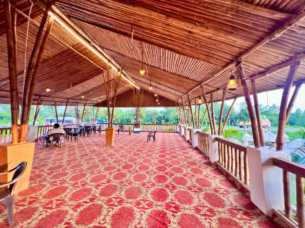 La Pahi Palace- Banquet And Resort Sakri East Esterno foto
