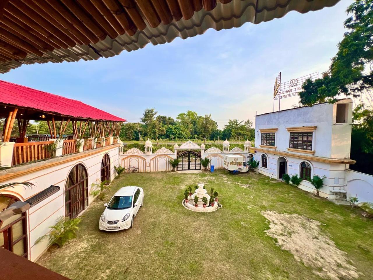 La Pahi Palace- Banquet And Resort Sakri East Esterno foto