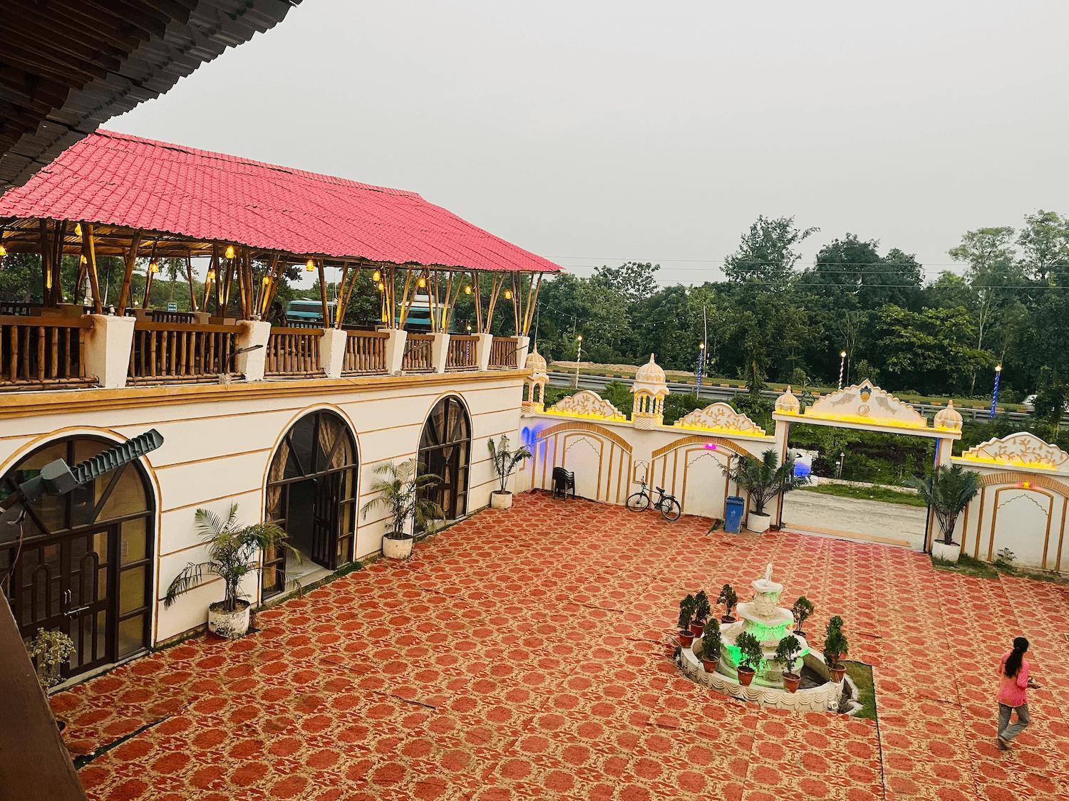 La Pahi Palace- Banquet And Resort Sakri East Esterno foto